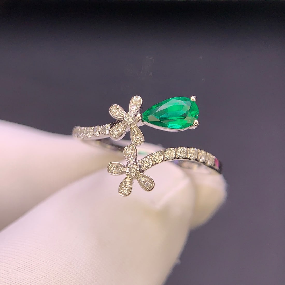 14k Gold 0.49 Ct Vivid Green Natural Emerald & Diamond Ring - 6