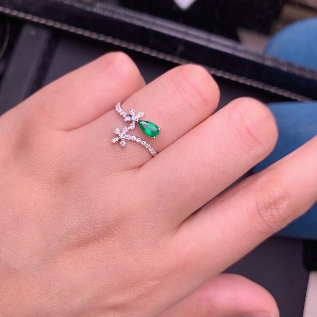 14k Gold 0.49 Ct Vivid Green Natural Emerald & Diamond Ring - 9