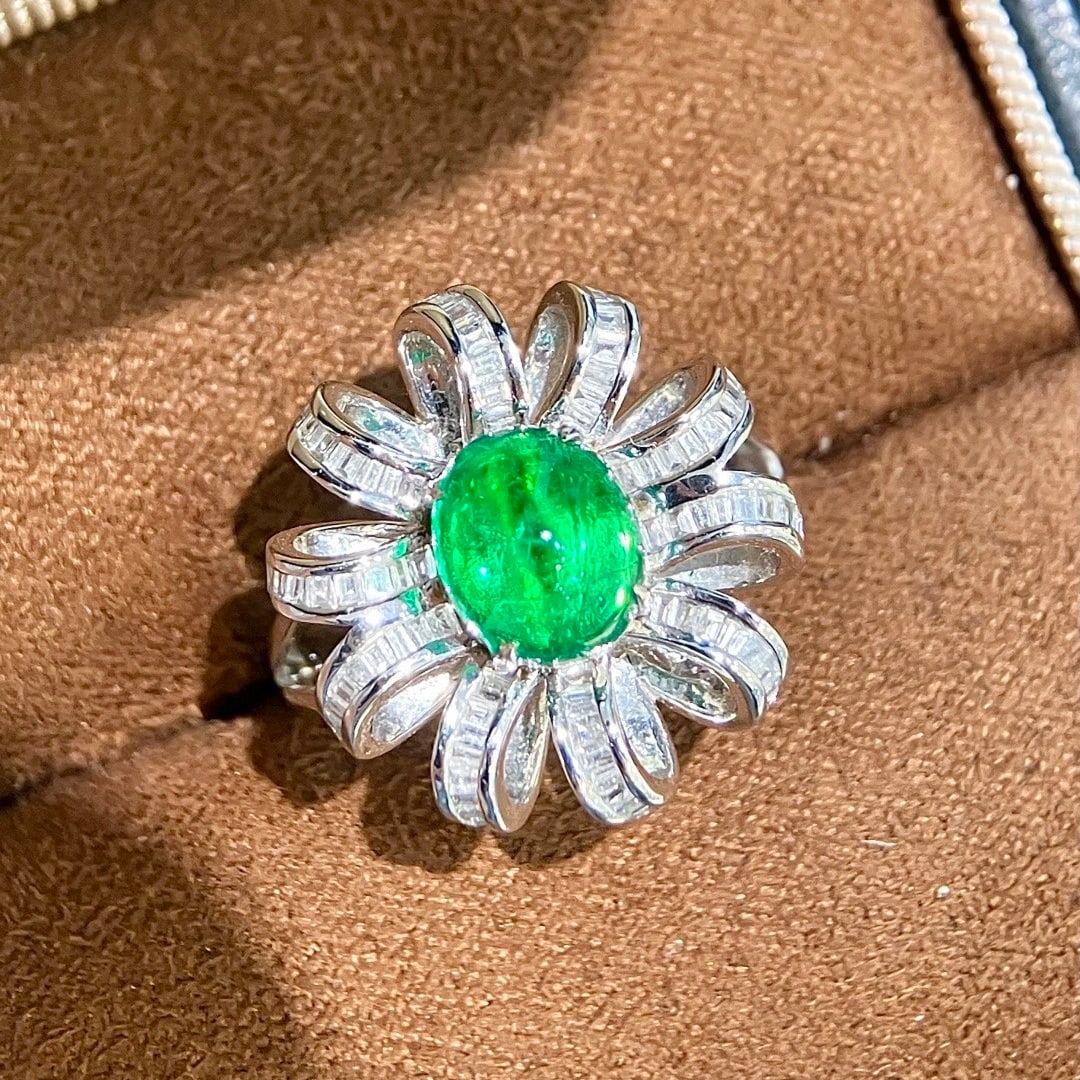 14k Gold 2.45 Ctw Vivid Green Natural Emerald & Diamond Ring: Ref:231110126 // gold content:14k gold // ring size:7. 25us // // main gemstone:emerald // shape:oval // carat weight:2. 08ct // color:vivid green // treatment:natural // // adjacent gemstone 2 :