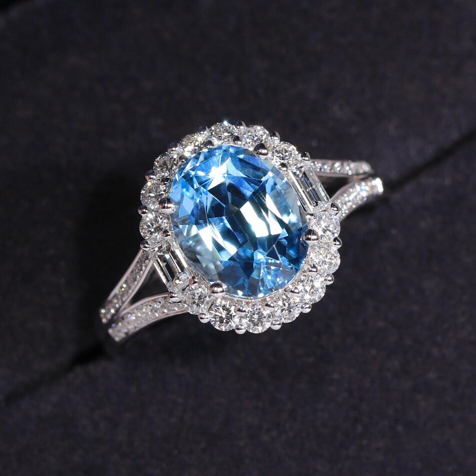 14k Gold 2.71 Ctw Natural Aquamarine & Diamond Ring: Ref:231110129 // gold content:14k gold // ring size:7. 25us // // main gemstone:aquamarine // shape:oval // carat weight:2. 14ct // color:santa maria color // treatment:natural // // adjacent