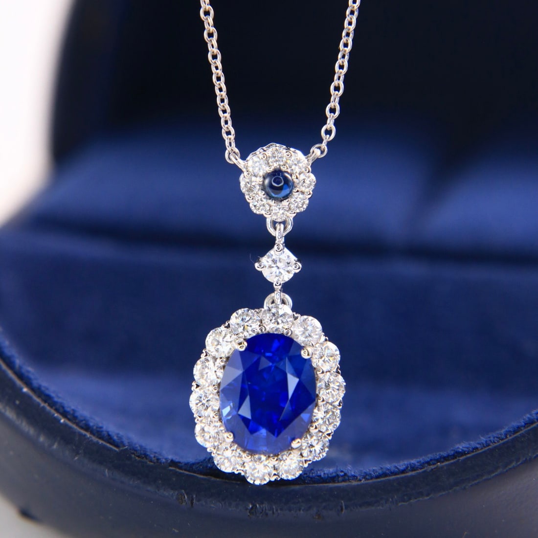 14k Gold 3.36 Ctw Natural Sapphire & Diamond Necklace: Ref:231110135 // gold content:14k gold // main gemstone:sapphire // shape:oval // carat weight:2. 65ct // color:royal blue // treatment:natural // // adjacent gemstone 2 : diamond // shape:round //