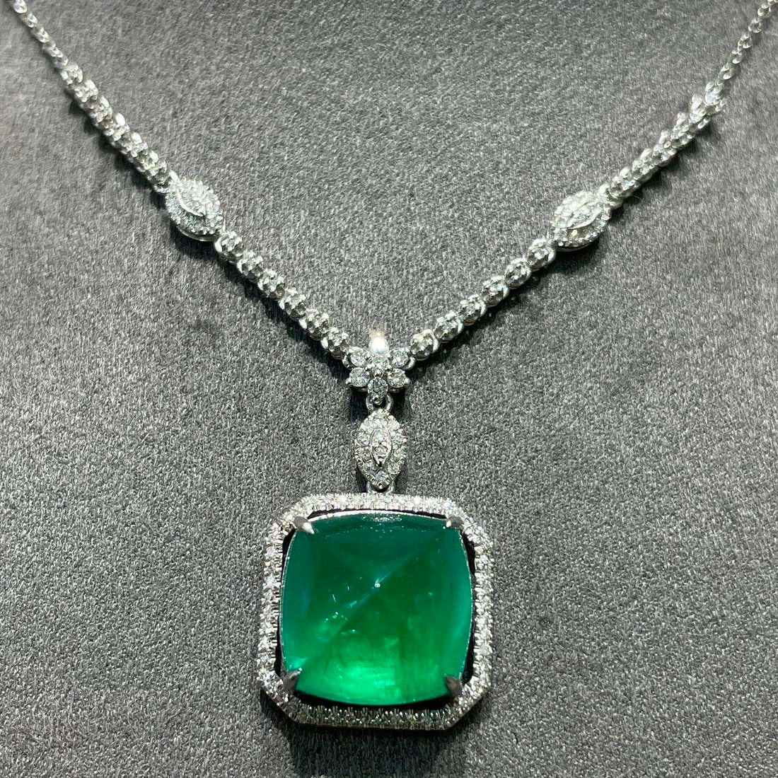14k Gold 8.95 Ctw Vivid Green Natural Emerald & Diamond Necklace - 3
