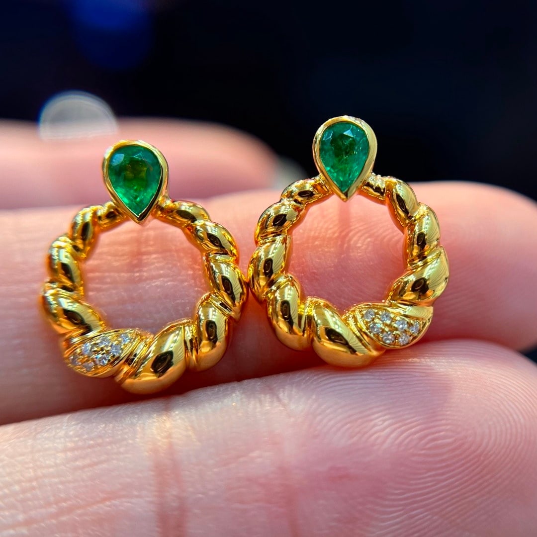 14k Gold 0.40 Ctw Vivid Green Natural Emerald & Diamond Earrings - 2