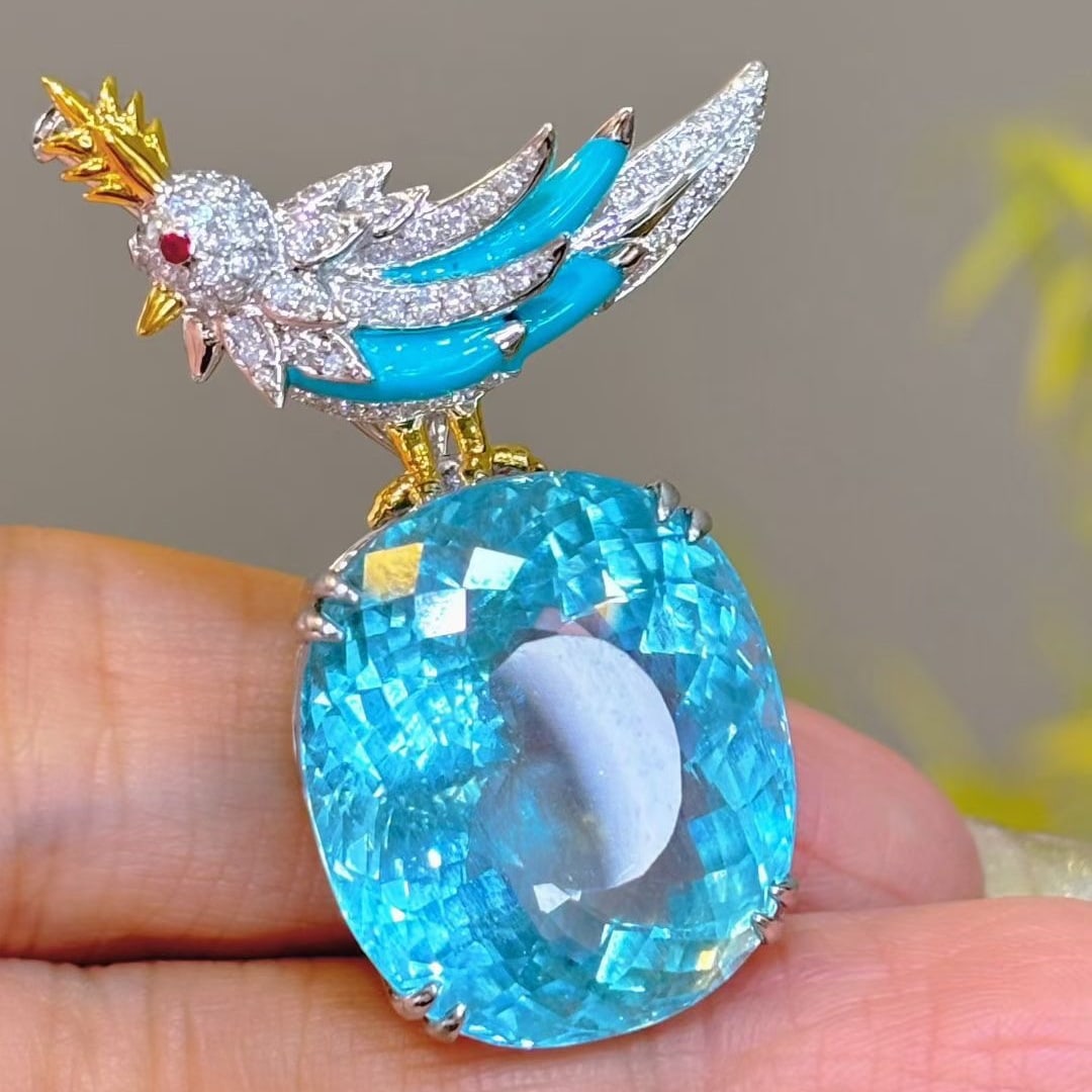 14k Gold 26.8 Ct Natural Aquamarine & Diamond Brooch/pendant( Without Chain ): Ref:231110159 // gold content:14k gold // main gemstone:aquamarine // shape:oval // carat weight:26. 8ct // color:santa maria color // treatment:natural // // adjacent gemstone 2 : diamond //