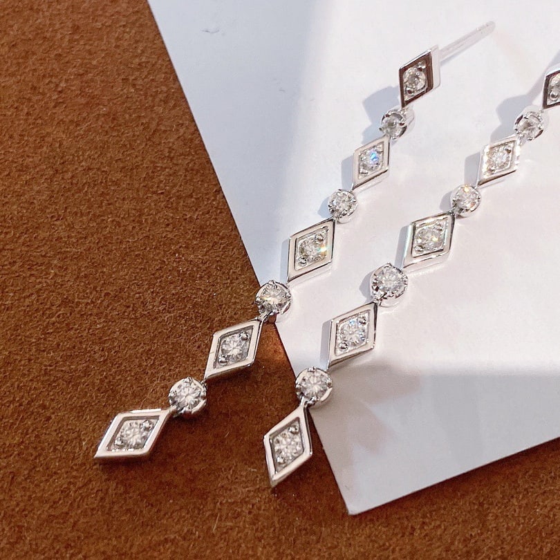 14k Gold 0.38 Ct Natural H Diamond Earrings: Ref:231110265 // gold content:14k gold // main gemstone:diamond // shape:round // carat weight:0. 38ct // clarity grade:vs-si // color:h // treatment:natural // cut grade:g // Condition: NewLow