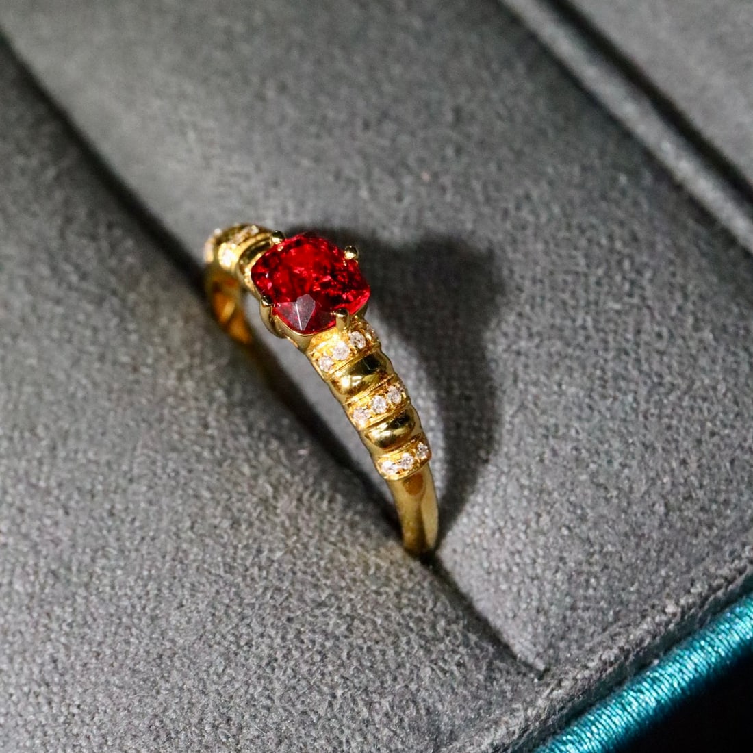 14k Gold 0.77 Ctw Natural Spinel & Diamond Ring - 2