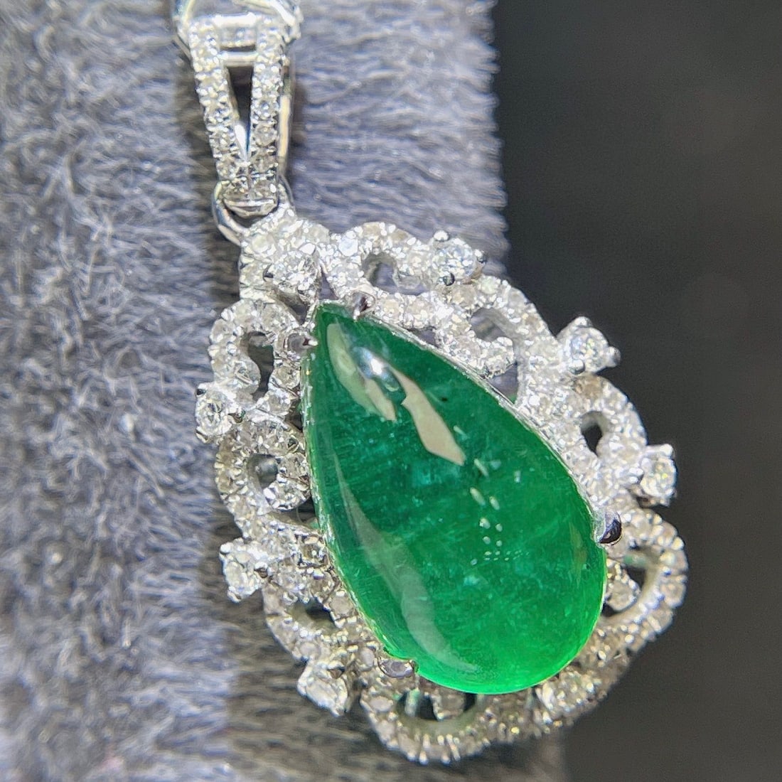 14k Gold 5.2 Ct Natural Emerald & Diamond Pendant( Without Chain ) - 5