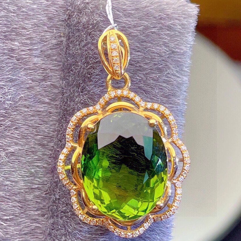 14k Gold 8.53 Ct Natural Tourmaline & Diamond Pendant( Without Chain ): Ref:231110345 // gold content:14k gold // main gemstone:tourmaline // shape:oval // carat weight:8. 53ct // color:green // treatment:natural // // adjacent gemstone 2 : diamond // shape:round // clari
