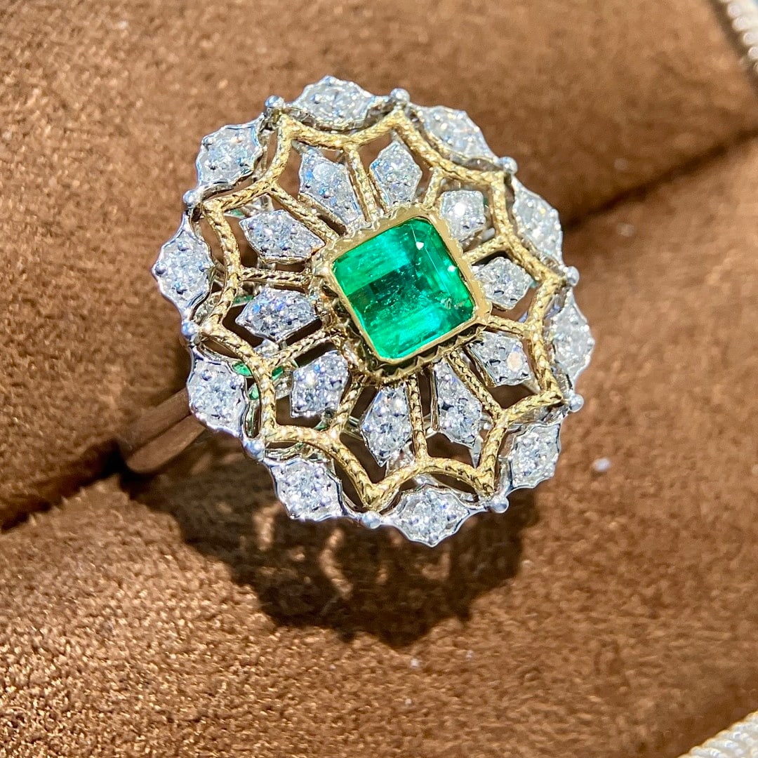14k Gold 1.01 Ctw Natural Emerald & Diamond Ring: Ref:231110354 // gold content:14k gold // ring size:7. 25us // // main gemstone:emerald // shape:octagonal // carat weight:0. 61ct // color:green // treatment:natural // // adjacent gemstone 2 : diamo