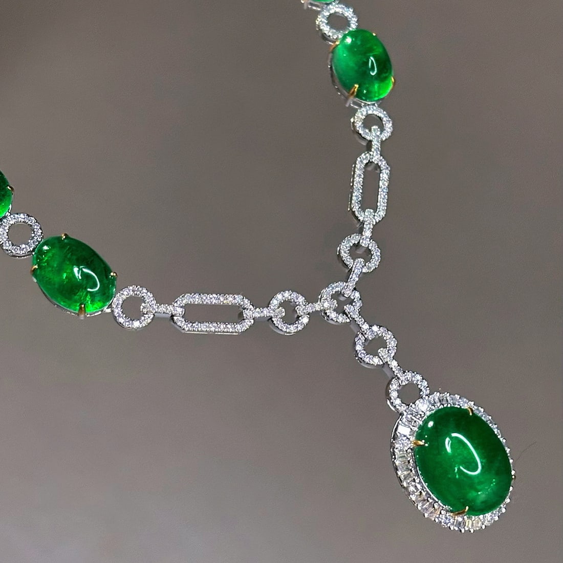 14k Gold 15.8 Ct Vivid Green Natural Emerald & Diamond Necklace - 3