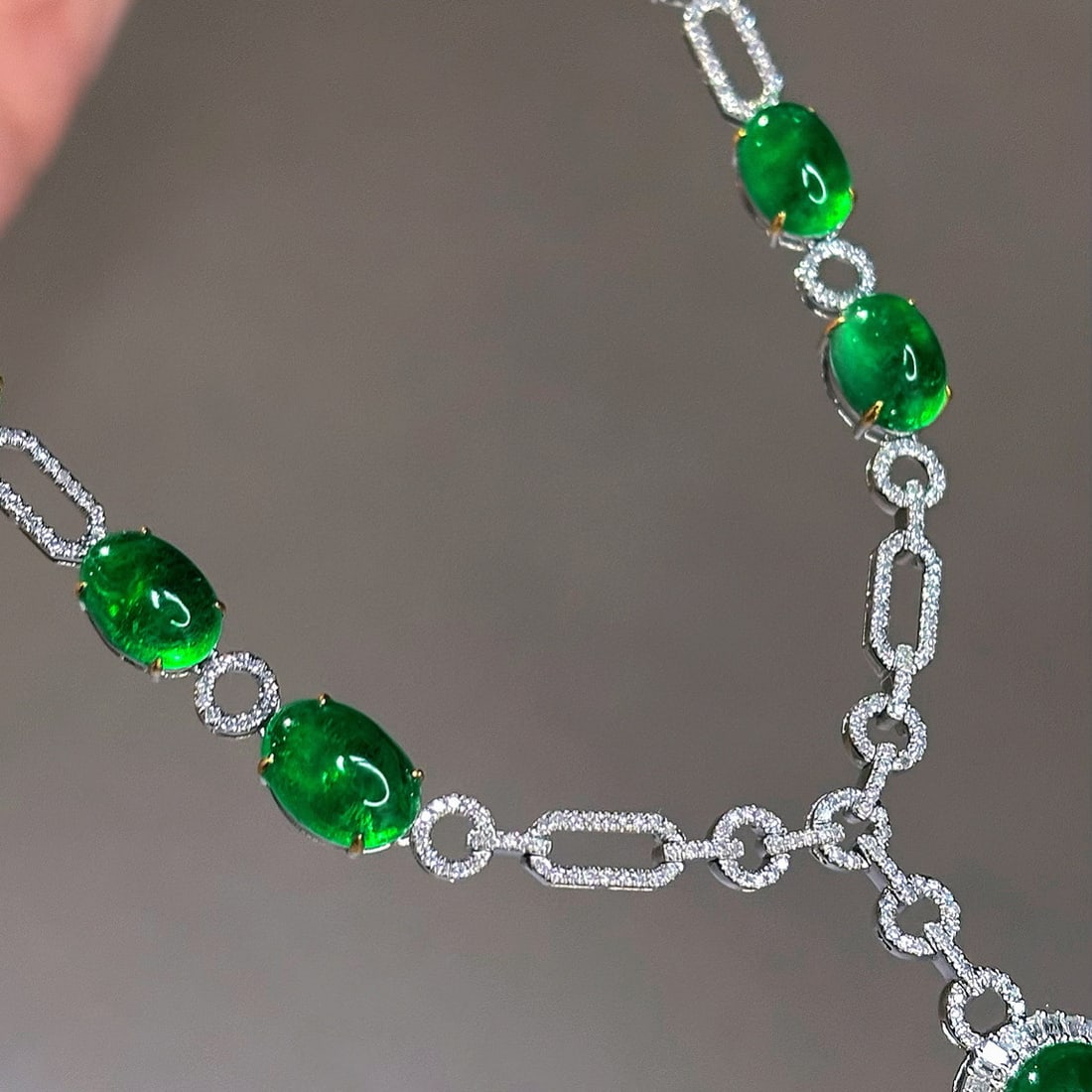 14k Gold 15.8 Ct Vivid Green Natural Emerald & Diamond Necklace - 6