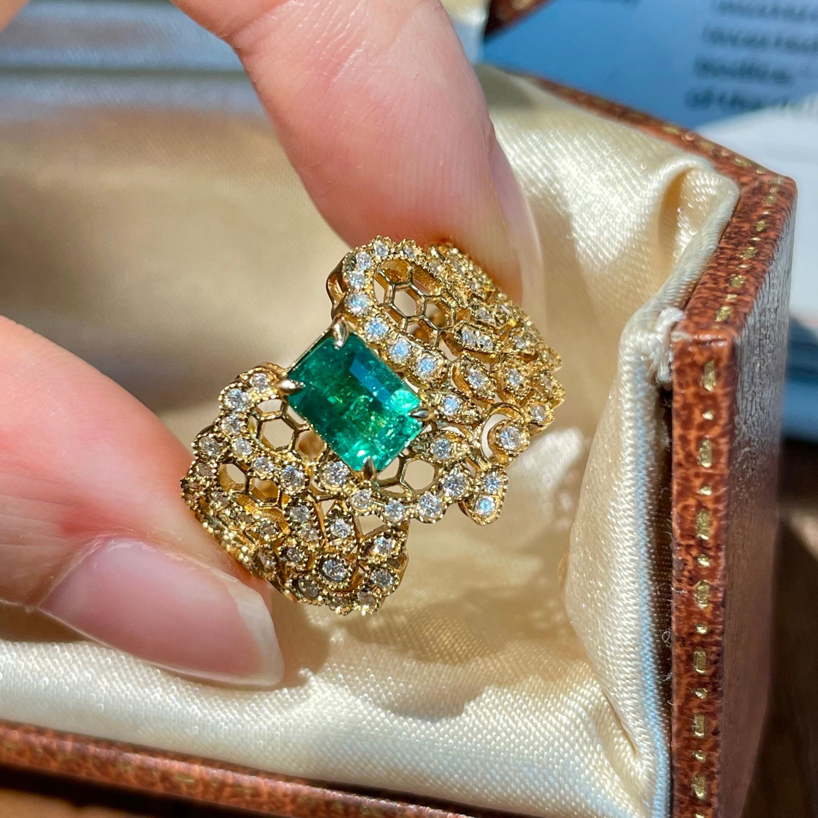 14k Gold 1 Ct Vivid Green Natural Emerald & Diamond Ring - 3