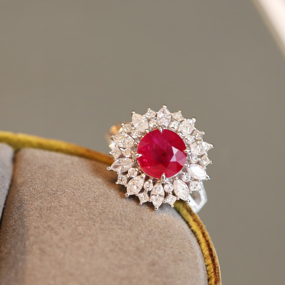 14k Gold 4.04 Ctw Natural Ruby & Diamond Ring - 3