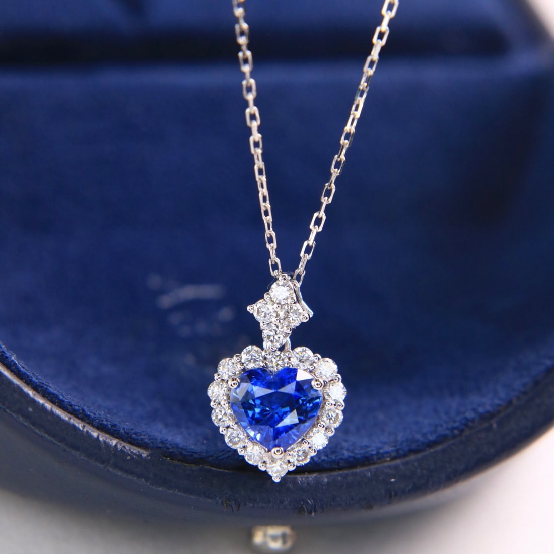 14k Gold 1.30 Ctw Natural Sapphire & Diamond Necklace: Ref:231110376 // gold content:14k gold // main gemstone:sapphire // shape:heart // carat weight:1. 02ct // color:royal blue // treatment:natural // // adjacent gemstone 2 : diamond // shape:round