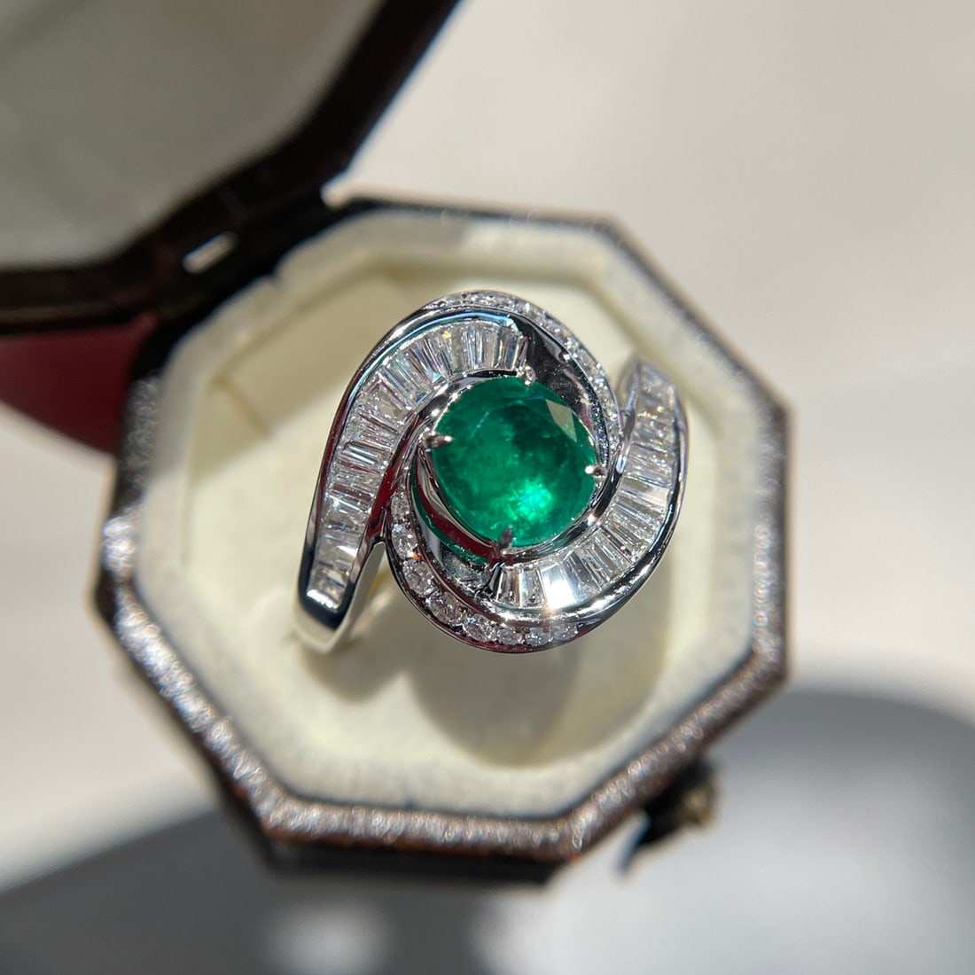 14k Gold 1.12 Ct Vivid Green Natural Emerald & Diamond Ring - 2