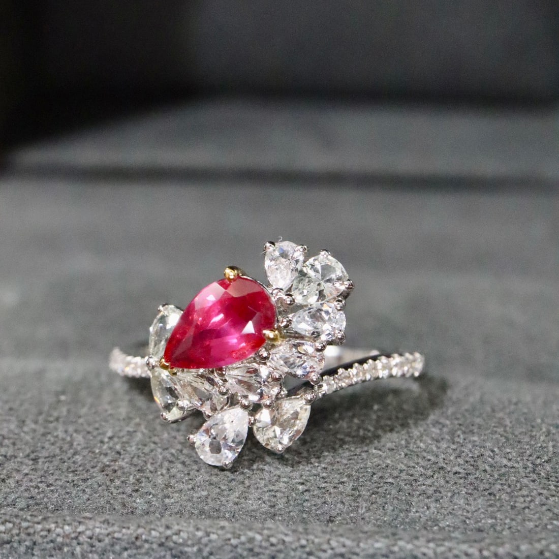 14k Gold 0.85 Ctw Natural Ruby & Diamond Ring - 3