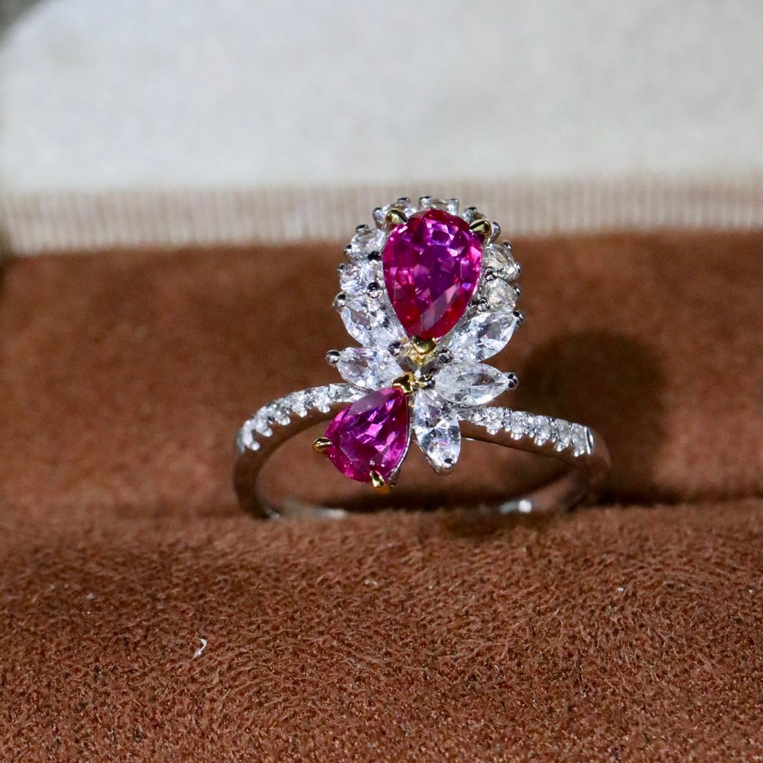 14k Gold 1.15 Ctw Natural Ruby & Diamond Ring: Ref:231110392 // gold content:14k gold // ring size:7. 25us // // main gemstone:ruby // shape:pear // carat weight:1. 08ct // color:red // treatment:natural // // adjacent gemstone 2 : diamond // shap