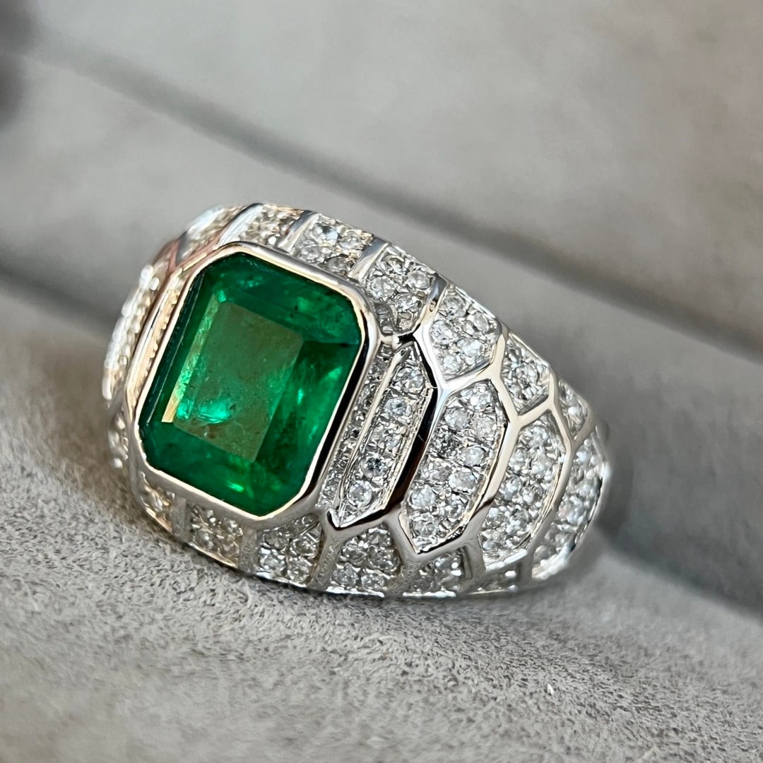 14k Gold 2.45 Ctw Vivid Green Natural Emerald & Diamond Ring - 2