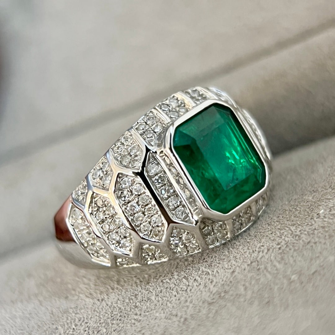 14k Gold 2.45 Ctw Vivid Green Natural Emerald & Diamond Ring - 4