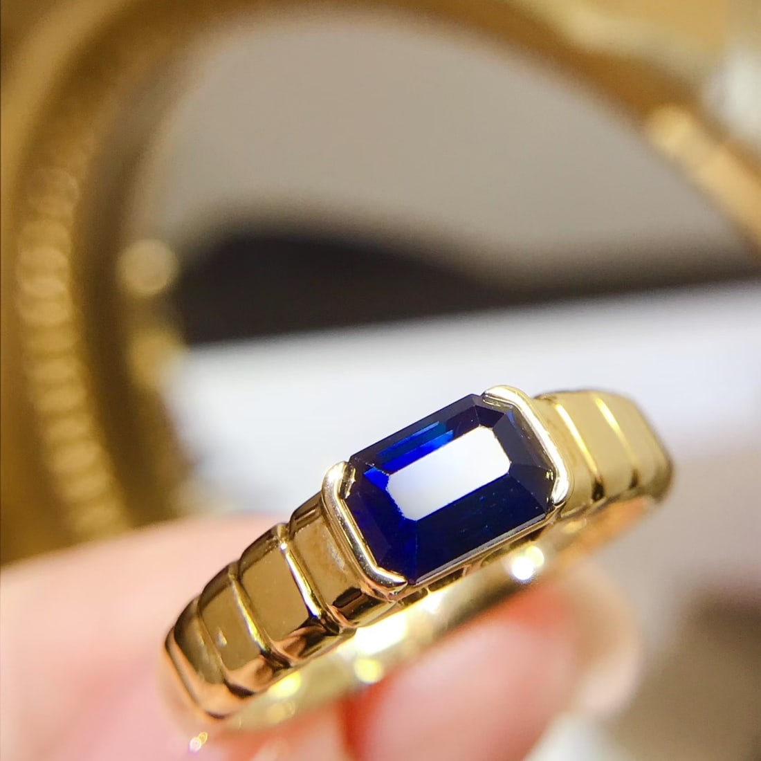 14k Gold 1.21 Ct Vivid Blue Natural Sapphire Ring: Ref:231110407 // gold content:14k gold // ring size:7. 25us // // main gemstone:sapphire // shape:octagonal // carat weight:1. 21ct // color:vivid blue // treatment:natural // Condition: NewLow