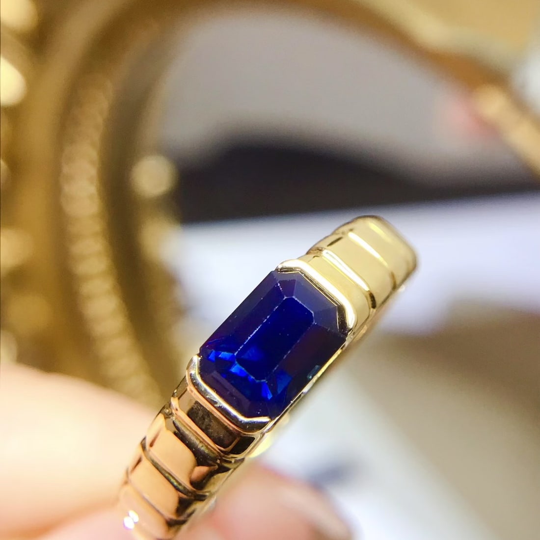 14k Gold 1.21 Ct Vivid Blue Natural Sapphire Ring - 3