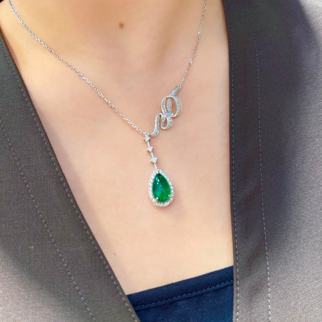 14k Gold 3.74 Ctw Vivid Green Natural Emerald & Diamond Necklace - 7