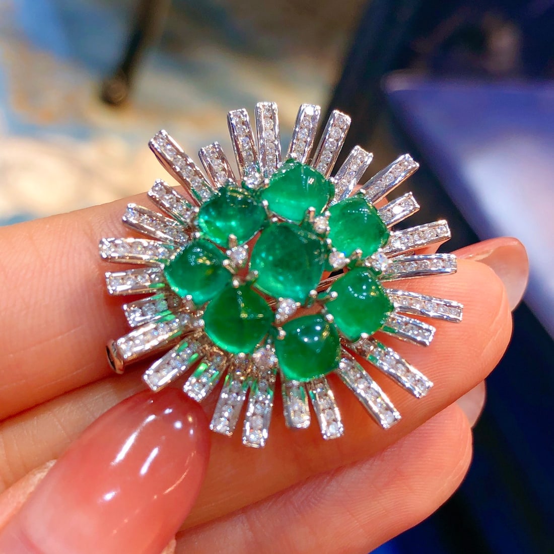 14k Gold 8.75 Ctw Natural Emerald & Diamond Brooch: Ref:231110428 // gold content:14k gold // main gemstone:emerald // shape:sugar-loaf // carat weight:7. 66ct // color:green // treatment:natural // // adjacent gemstone 2 : diamond // shape:round //