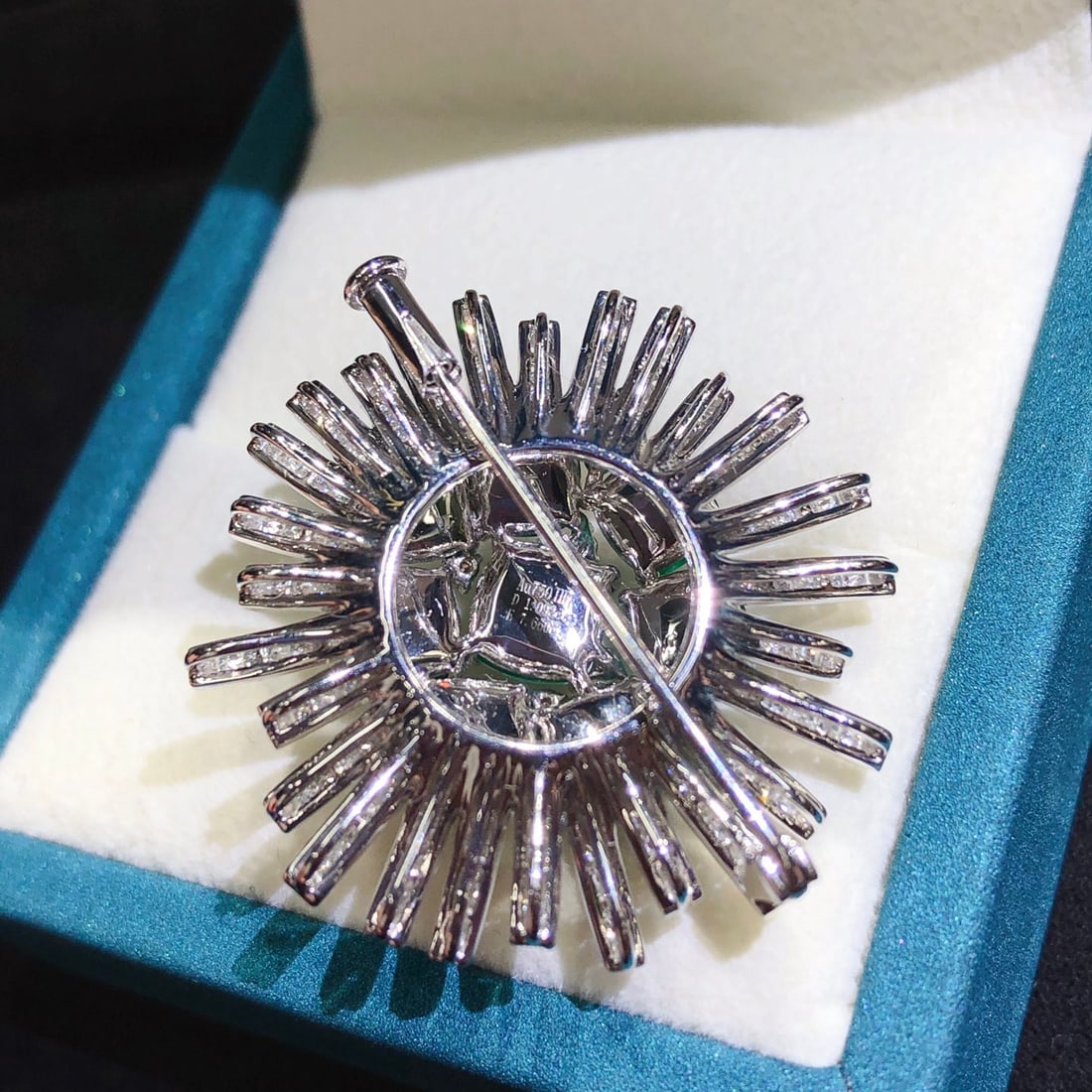 14k Gold 8.75 Ctw Natural Emerald & Diamond Brooch - 4