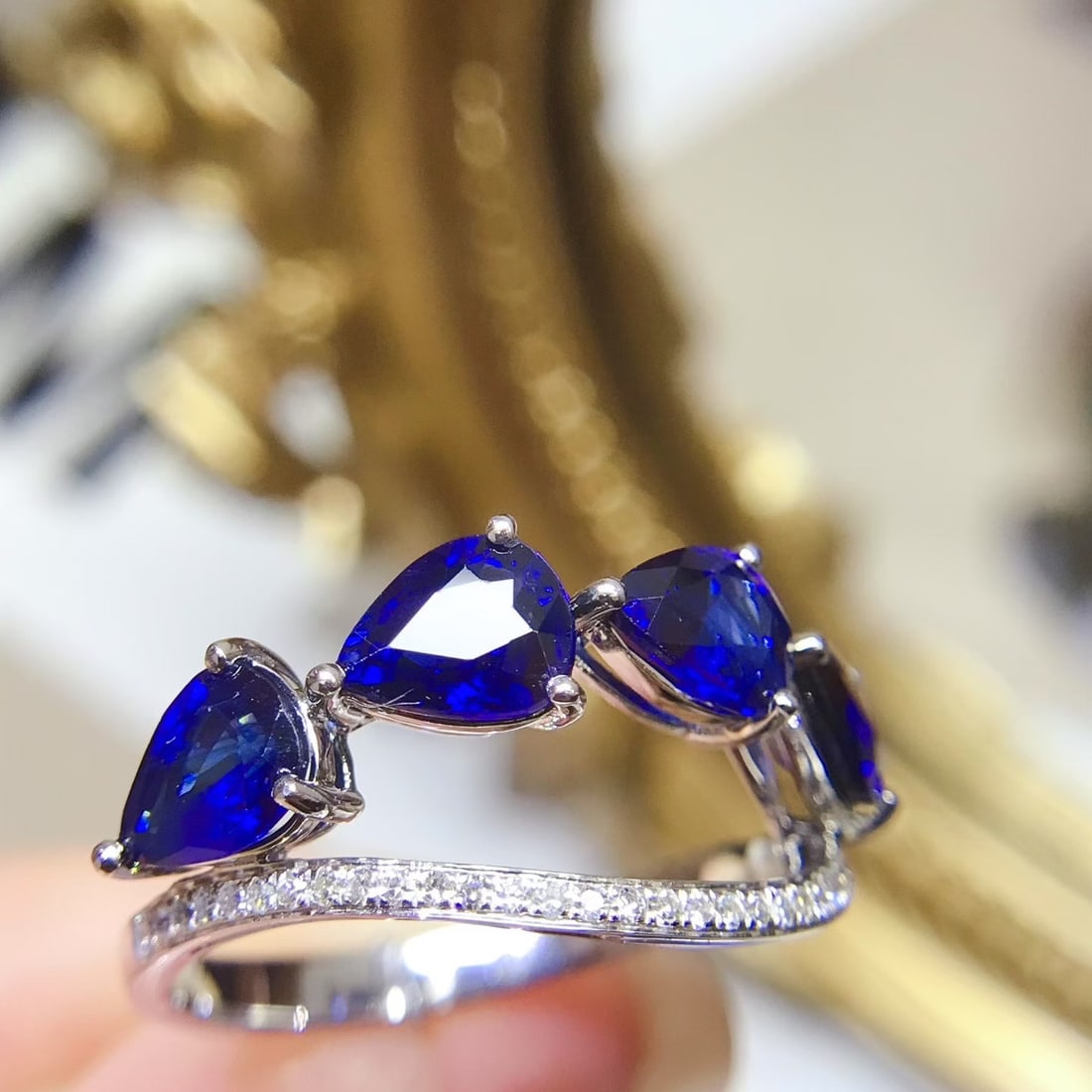 14k Gold 2.8 Ct Vivid Blue Natural Sapphire & Diamond Ring: Ref:231110433 // gold content:14k gold // ring size:7. 25us // // main gemstone:sapphire // shape:pear // carat weight:2. 8ct // color:vivid blue // treatment:natural // // adjacent gemstone 2 :