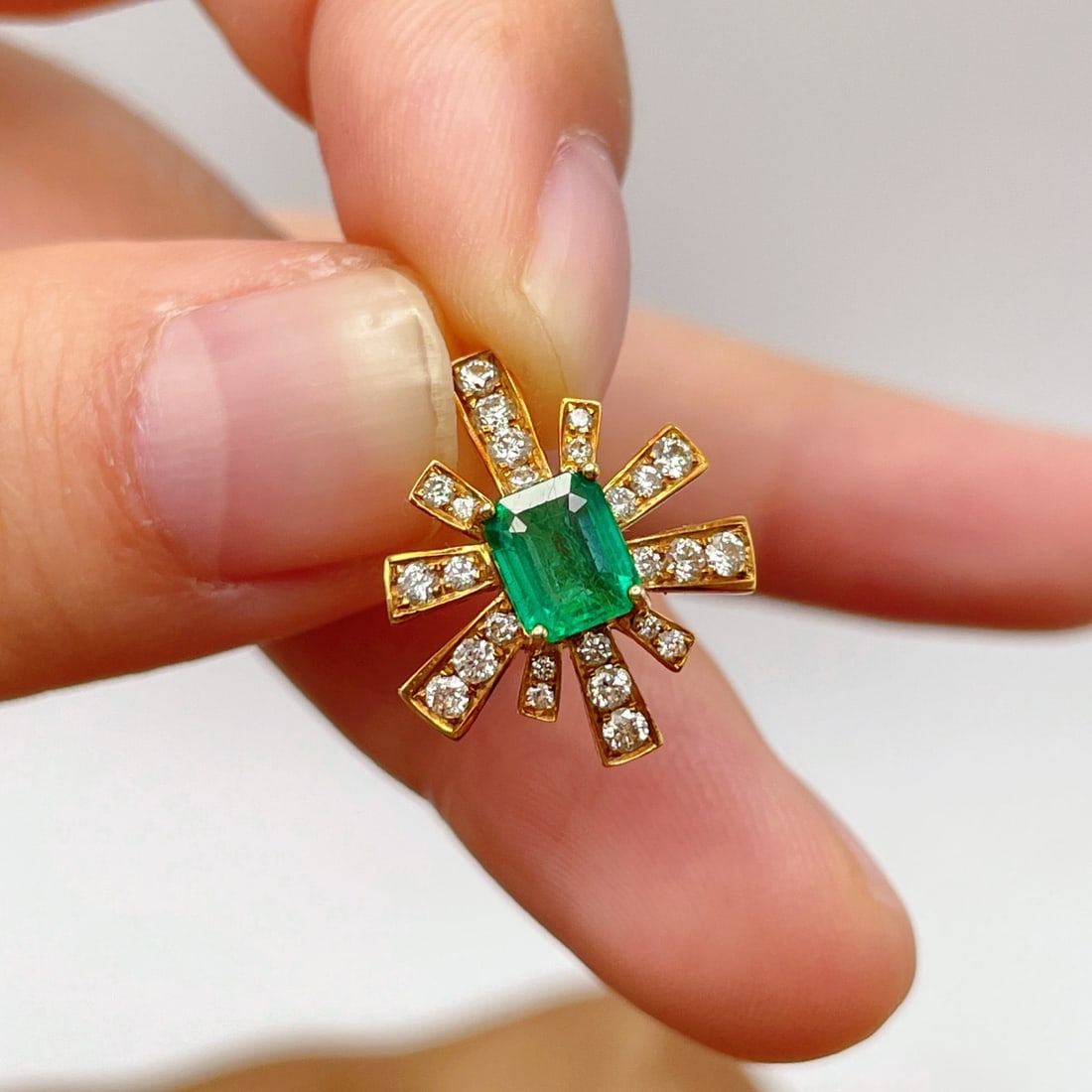 14k Gold 1.07 Ctw Vivid Green Natural Emerald & Diamond Pendant( Without Chain ) - 2