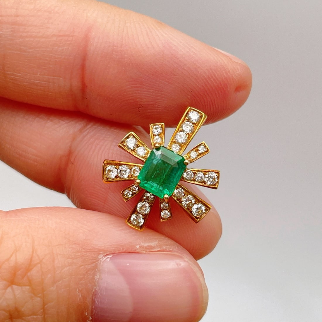 14k Gold 1.07 Ctw Vivid Green Natural Emerald & Diamond Pendant( Without Chain ) - 3