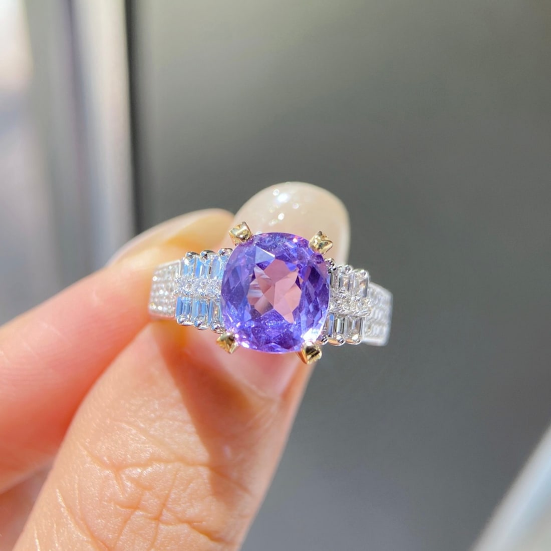 Express Shipping 18k Gold 4.17 Ctw Natural Sapphire & Diamond Ring: Ref:24247 // gold content:18k gold // ring size:7. 5us // // main gemstone:sapphire // shape:cushion // carat weight:3. 43ct // color:lavender color // treatment:natural // // adjacent gemstone 2