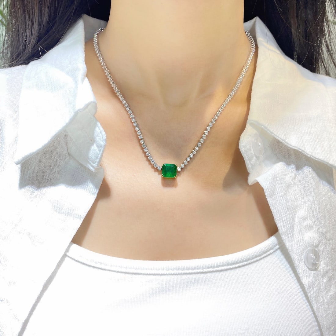 Express Shipping 18k Gold 7.24 Ctw Vivid Green Natural Emerald & Diamond Necklace - 3