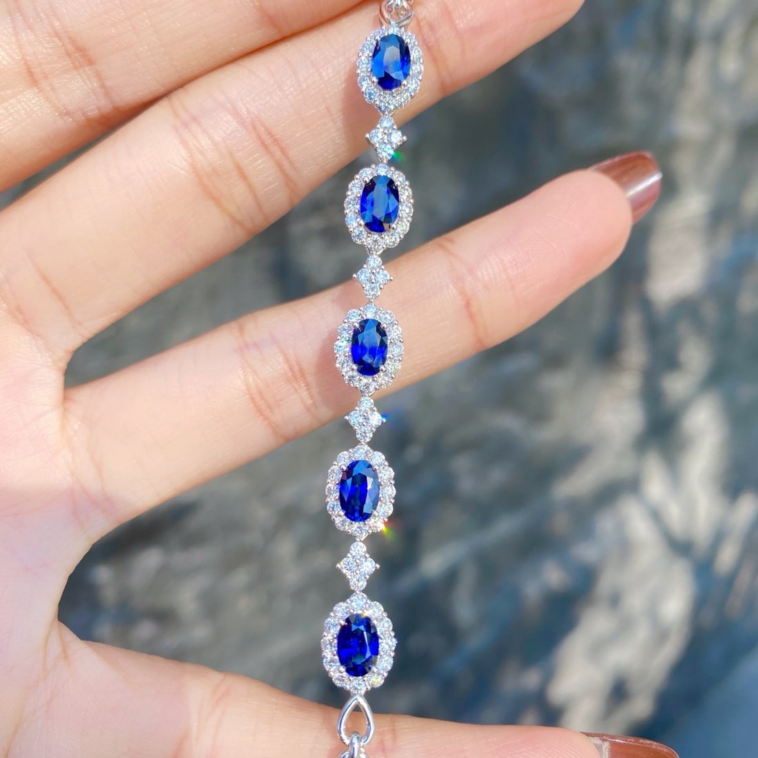 Express Shipping 18k Gold 4.28 Ctw Vivid Blue Natural Sapphire & Diamond Bracelet - 2