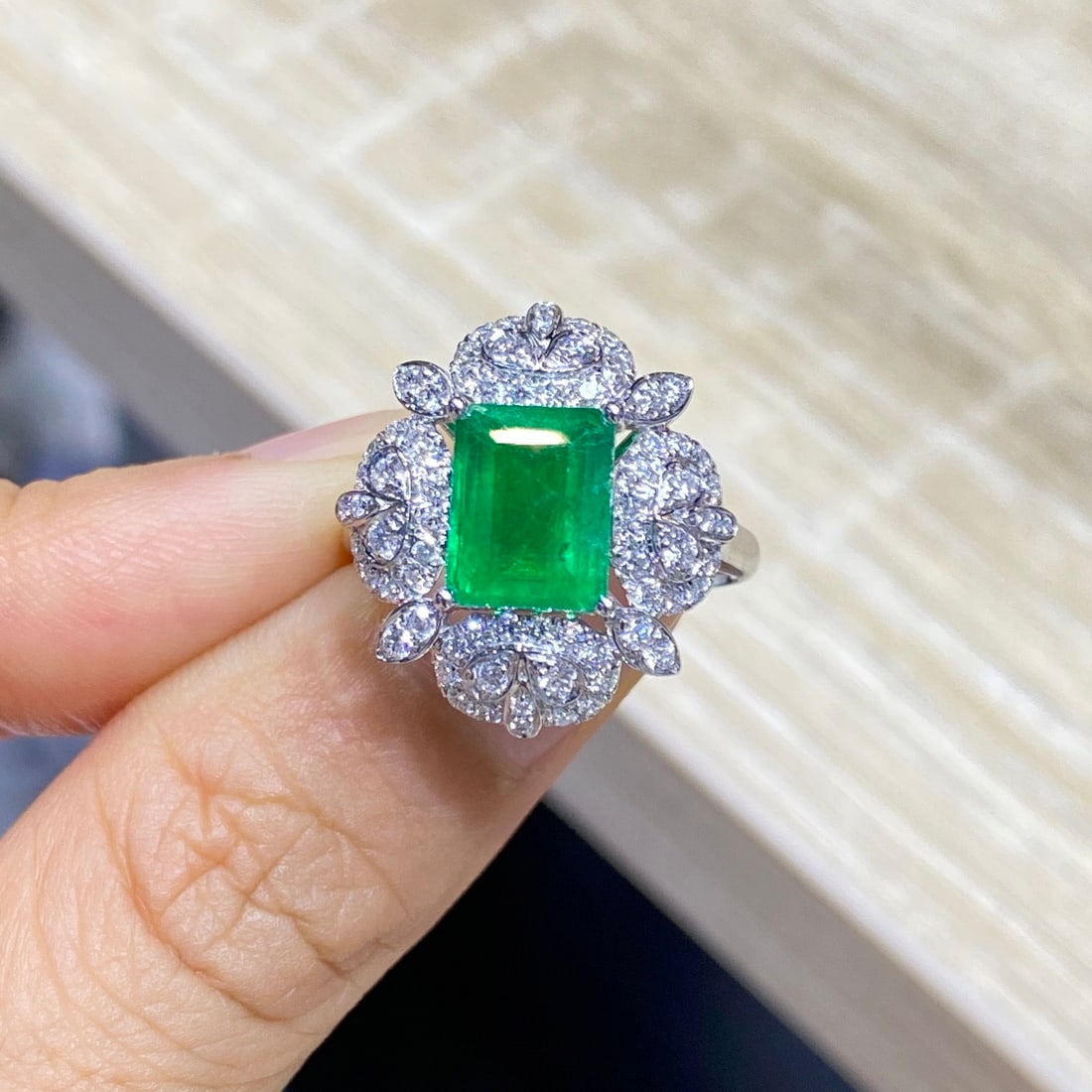 Express Shipping Grs(gemstone Reports) Certified Express Shipping 18k Gold 2.63 Ctw Vivid Green C... - 3