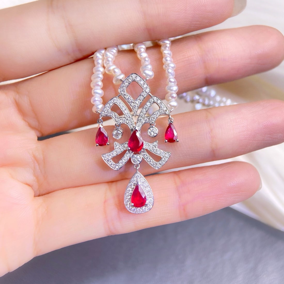 Express Shipping 18k Gold 1.5 Ctw Vivid Red Natural Ruby & Diamond Necklace - 2