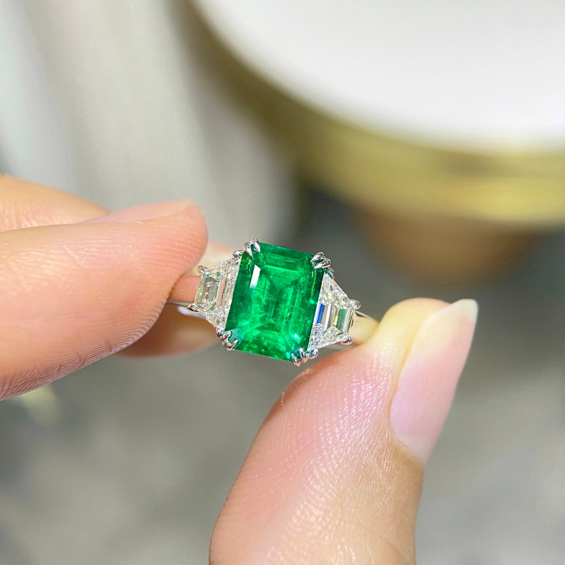 Express Shipping Grs(gemstone Reports) Certified Express Shipping 18k Gold 2.57 Ctw Vivid Green C... - 3