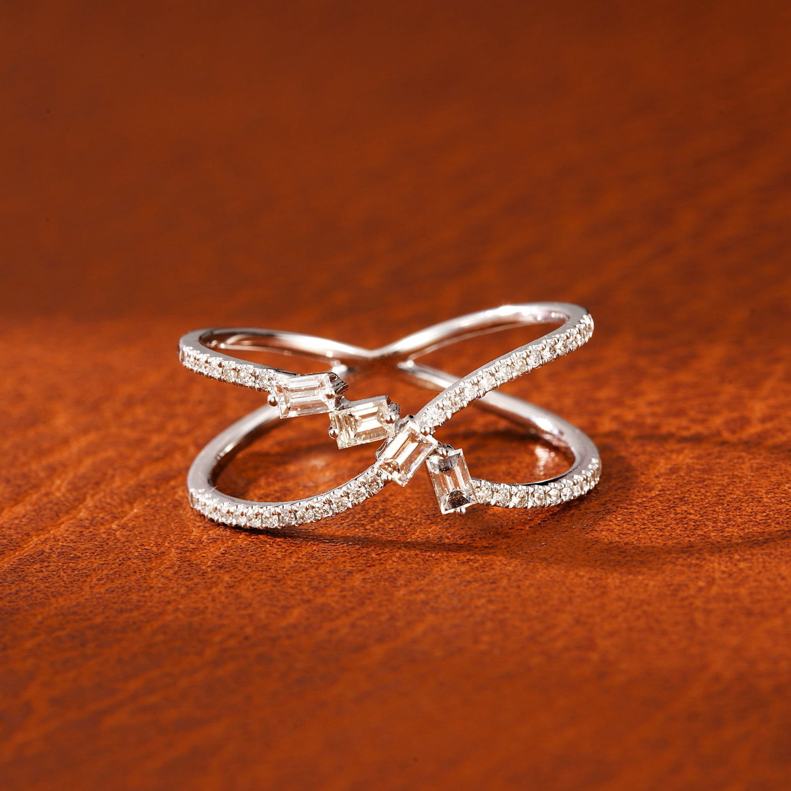 Express Shipping 18k Gold 0.36 Ctw Natural H Diamond Ring: Ref:25016 // gold content:18k gold // ring size:8us // // main gemstone:diamond // shape:baguette // carat weight:0. 21ct // clarity grade:vs-si // color:h // treatment:natural // // adjacent gemstone