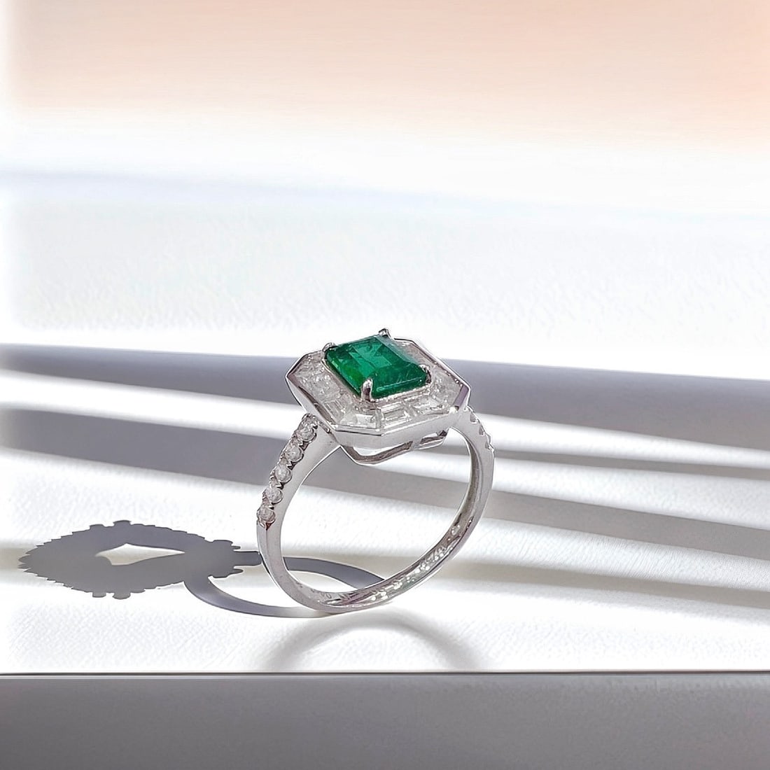 Express Shipping 18k Gold 1.94 Ctw Vivid Green Natural Emerald & Diamond Ring - 3