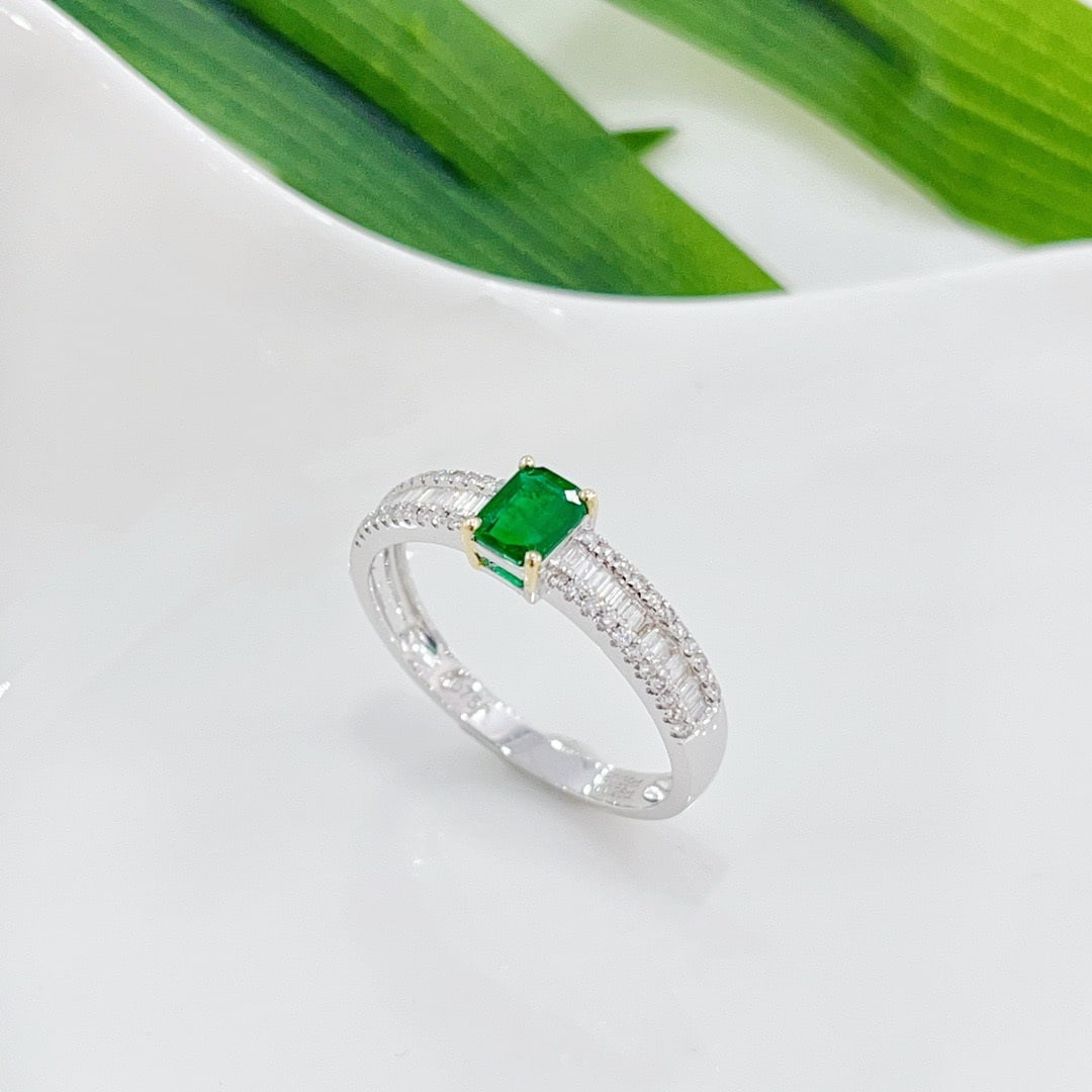 Express Shipping 18k Gold 0.48 Ctw Vivid Green Natural Emerald & Diamond Ring - 6