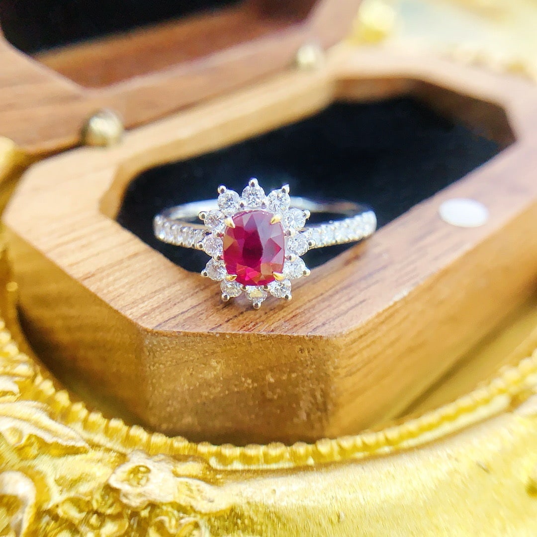 Express Shipping 18k Gold 1.36 Ctw Natural Ruby & Diamond Ring: Ref:25058 // gold content:18k gold // ring size:6. 25us // // main gemstone:ruby // shape:oval // carat weight:1. 01ct // color:pigeonblood red // treatment:natural // // adjacent gemstone 2 :