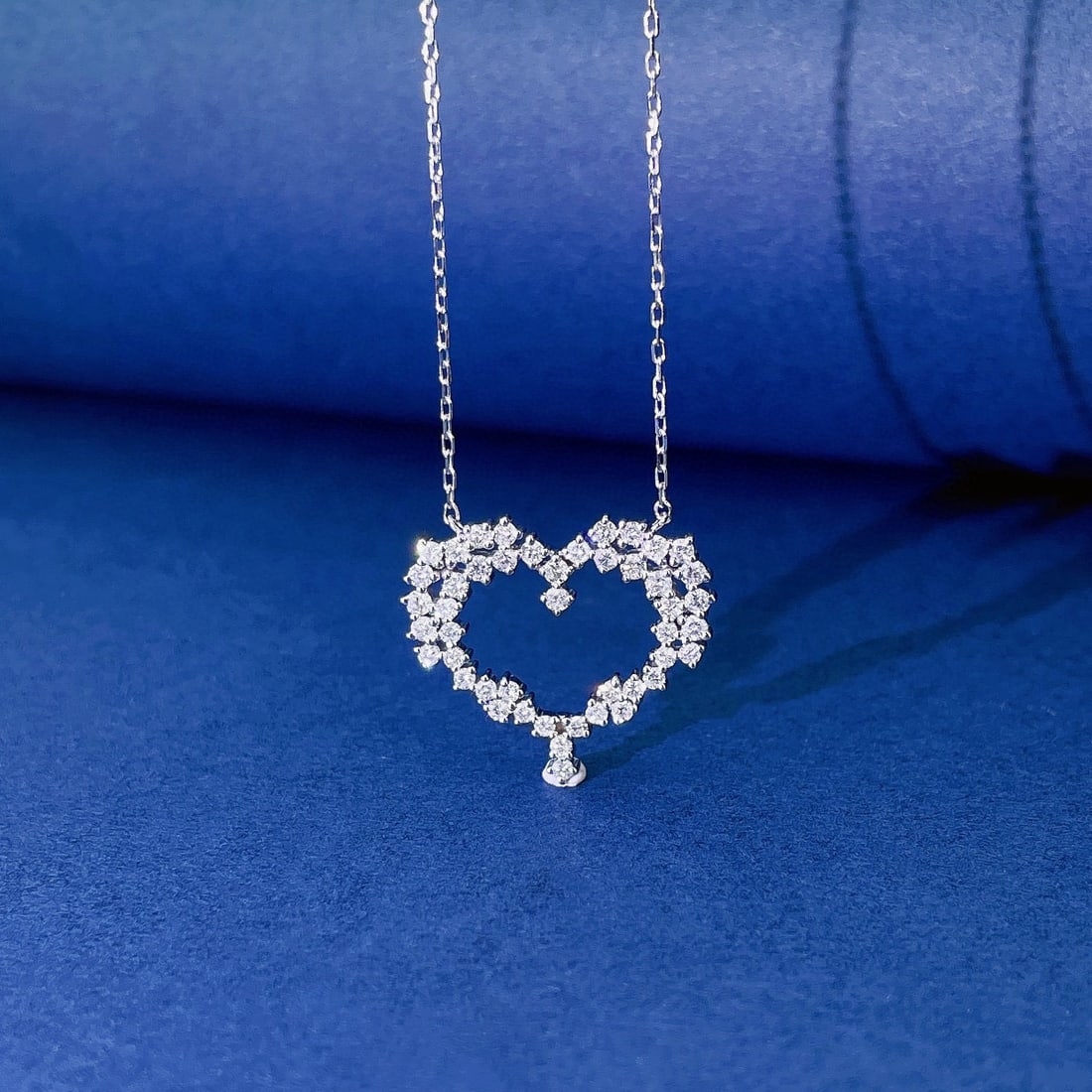 Express Shipping 18k Gold 0.53 Ct Natural H Diamond Necklace: Ref:25064 // gold content:18k gold // main gemstone:diamond // shape:round // carat weight:0. 53ct // clarity grade:vs-si // color:h // treatment:natural // cut grade:g // High Estimate: