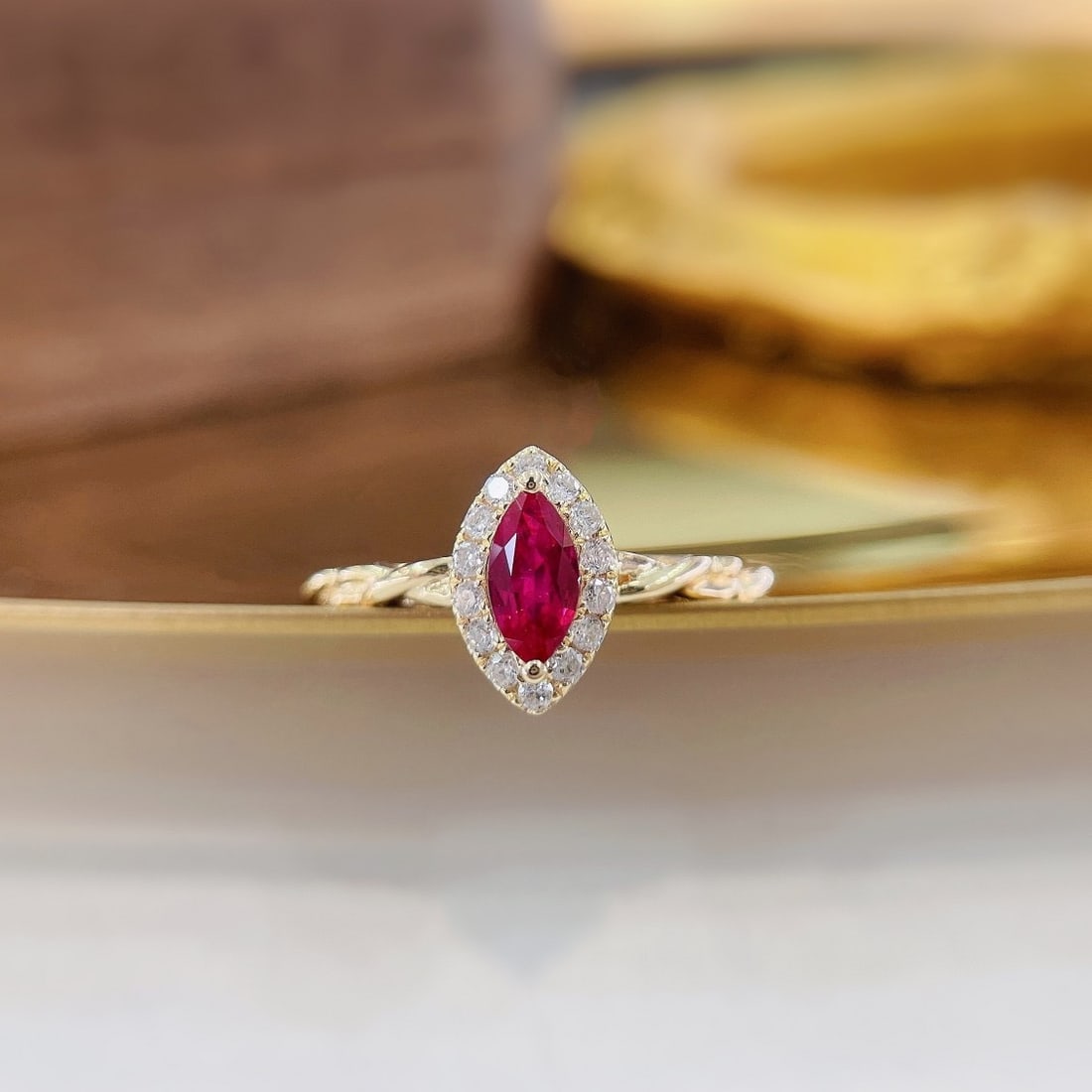 Express Shipping 18k Gold 0.37 Ctw Natural Ruby & Diamond Ring: Ref:25068 // gold content:18k gold // ring size:6. 25us // // main gemstone:ruby // shape:marquise // carat weight:0. 26ct // color:red // treatment:natural // // adjacent gemstone 2 : diamond //