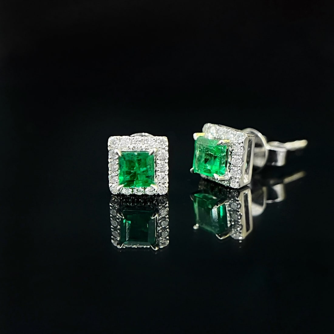 Express Shipping 18k Gold 0.54 Ctw Natural Emerald & Diamond Earrings - 3