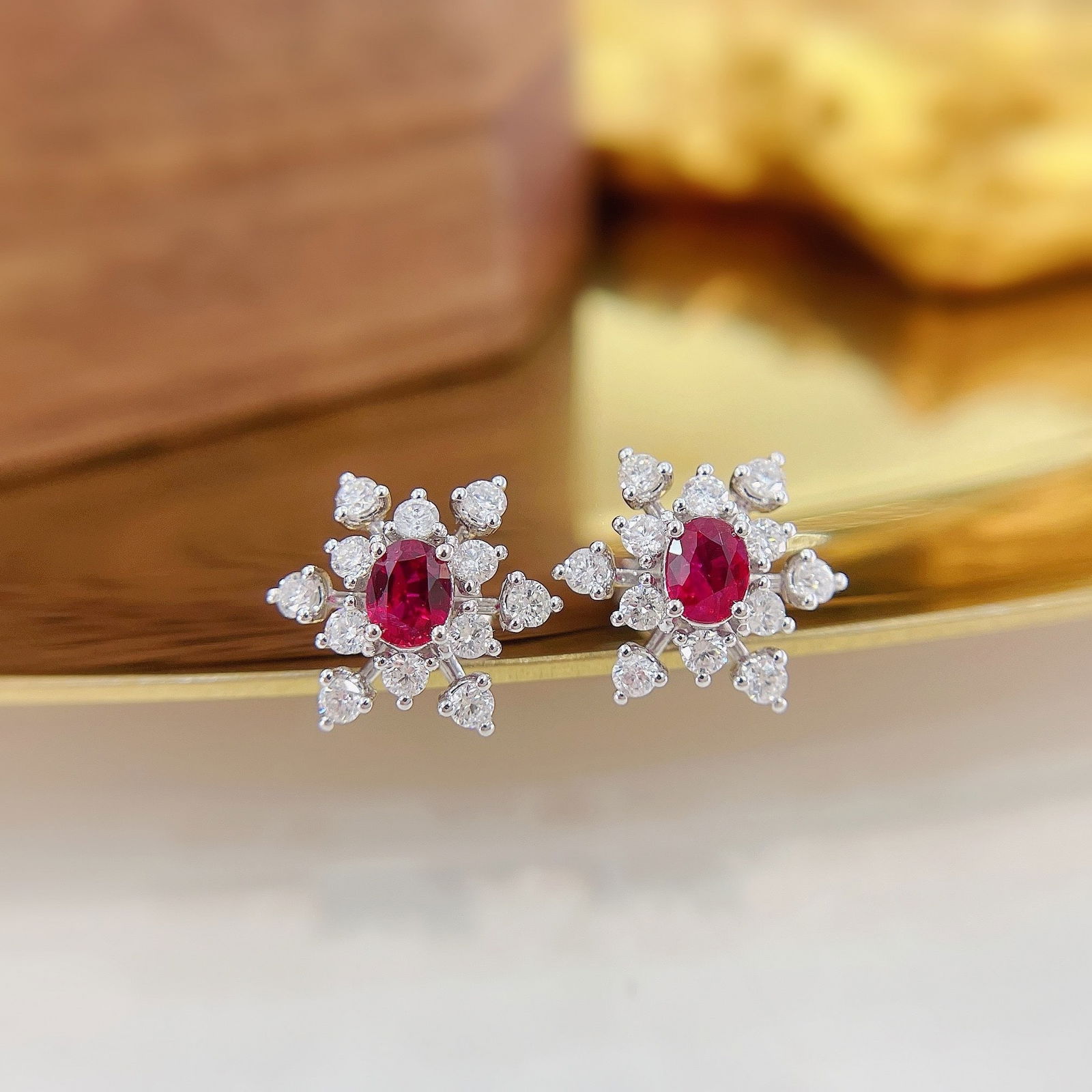 Express Shipping 18k Gold 0.89 Ctw Natural Ruby & Diamond Earrings: Ref:25084 // gold content:18k gold // main gemstone:ruby // shape:oval // carat weight:0. 42ct // color:red // treatment:natural // // adjacent gemstone 2 : diamond // shape:round // carat weight:0. 4