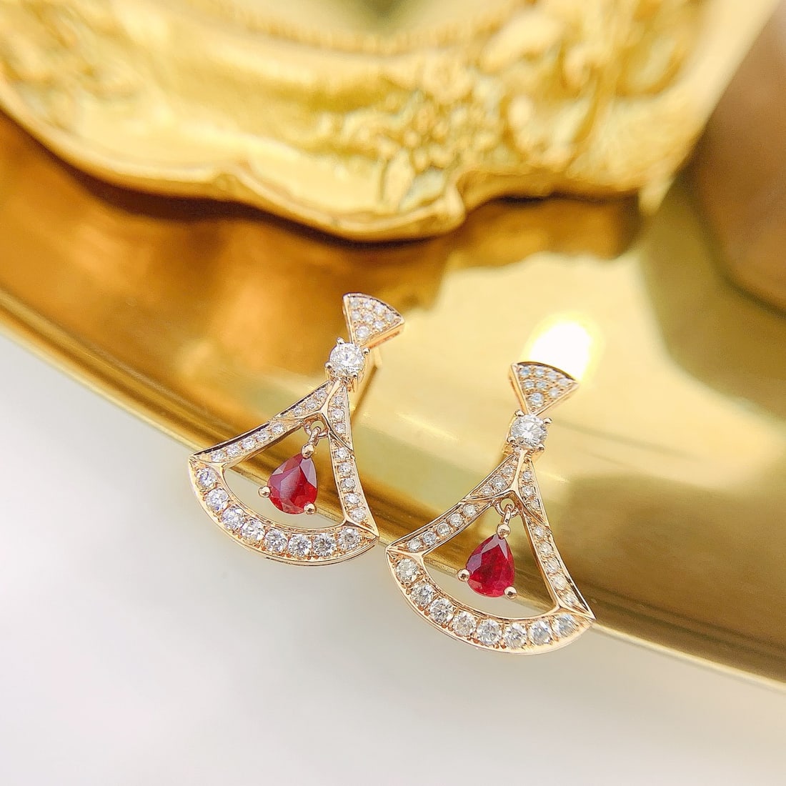 Express Shipping 18k Gold 0.84 Ctw Vivid Red Natural Ruby & Diamond Earrings - 3