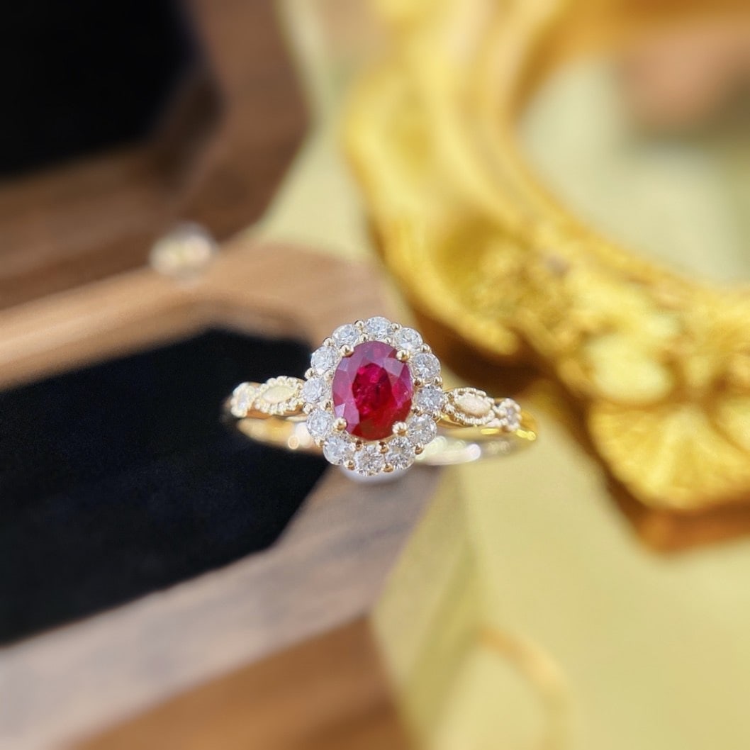 Express Shipping 18k Gold 0.67 Ctw Natural Ruby & Diamond Ring: Ref:25093 // gold content:18k gold // ring size:6. 25us // // main gemstone:ruby // shape:oval // carat weight:0. 48ct // color:red // treatment:natural // // adjacent gemstone 2 : diamond //