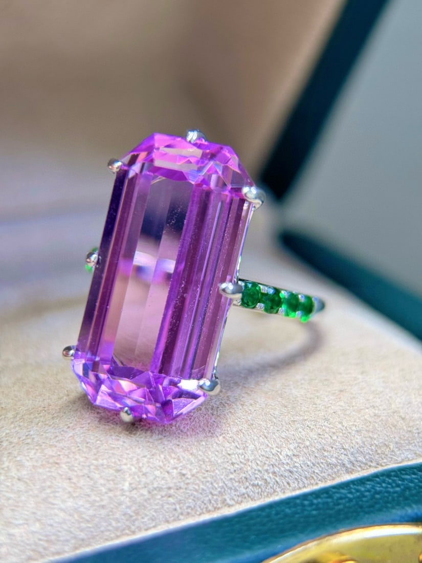 14k Gold 17.11 Ctw Natural Kunzite & Tsavorite Ring - 2