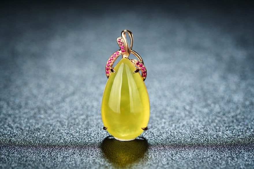 14k Gold 23.56 Ct Natural Prehnite & Ruby Pendant( Without Chain ): Ref:231111100 // gold content:14k gold // main gemstone:prehnite // shape:pear // carat weight:23. 56ct // color:yellow // treatment:natural // // adjacent gemstone 2 : ruby // shape:round //
