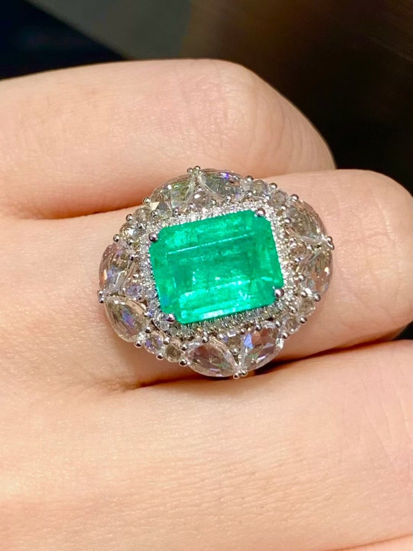 14k Gold 3.3 Ct Natural Emerald & Diamond Ring - 4